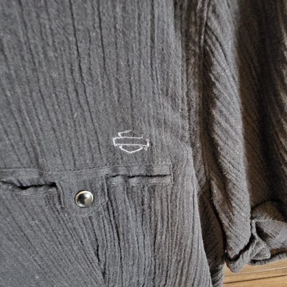 Excelkent condition Harley davidson women size medium snap Button shirt - Picture 4 of 5